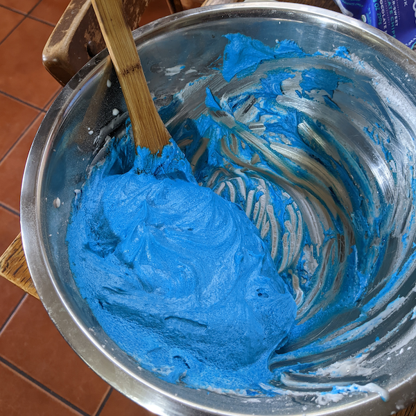 completed mixture of blue frosting